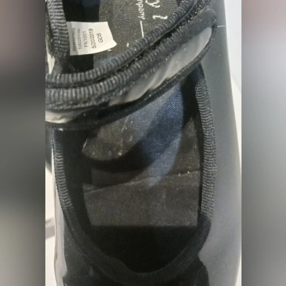 Freestyle a Danskin Company Black Patent Tap shoes ‎ sz 1
